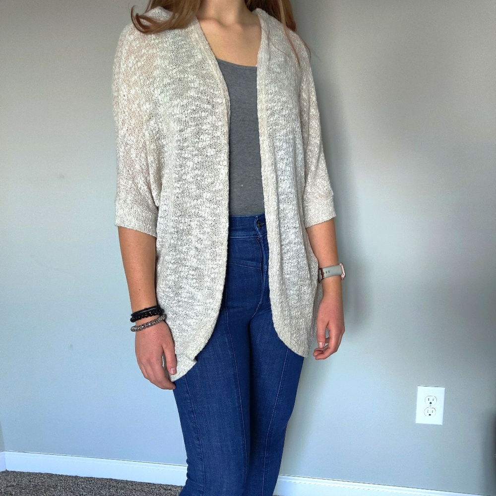 Light knit 1/2 sleeve cardigan